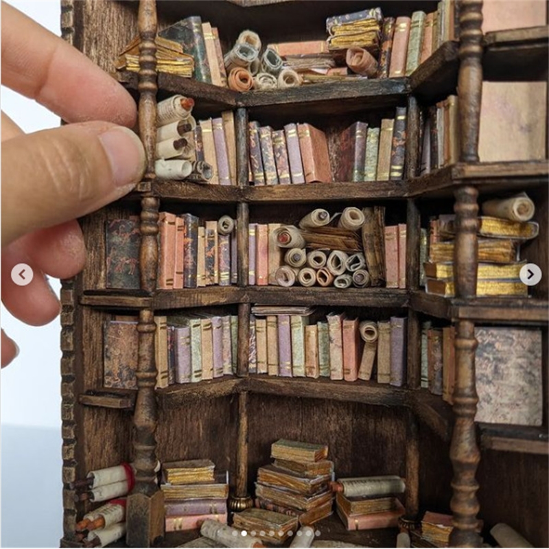 Miniature Bookcase Bookshelf D - огляд і ціна Vintage Collectible Glass